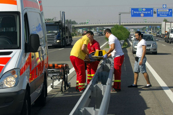 Aratott a halál a szerb utakon