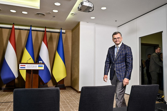 Kuleba nem engedte a húsdarálóba a saját fiát