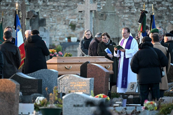 Szűk családi körben szülővárosában eltemették Jean-Marie Le Pent