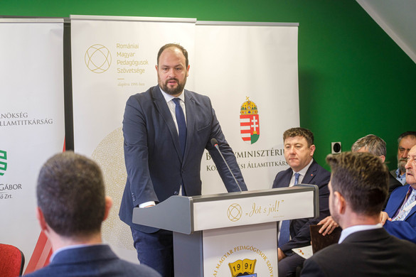 Minden eddiginél nagyobb figyelmet kell fordítani a magyar fiatalokra és gyerekekre
