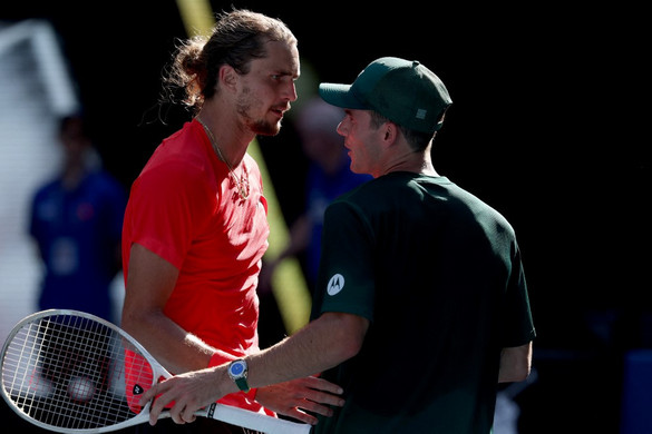 Australian Open: Zverev elődöntős, Gauff kiesett