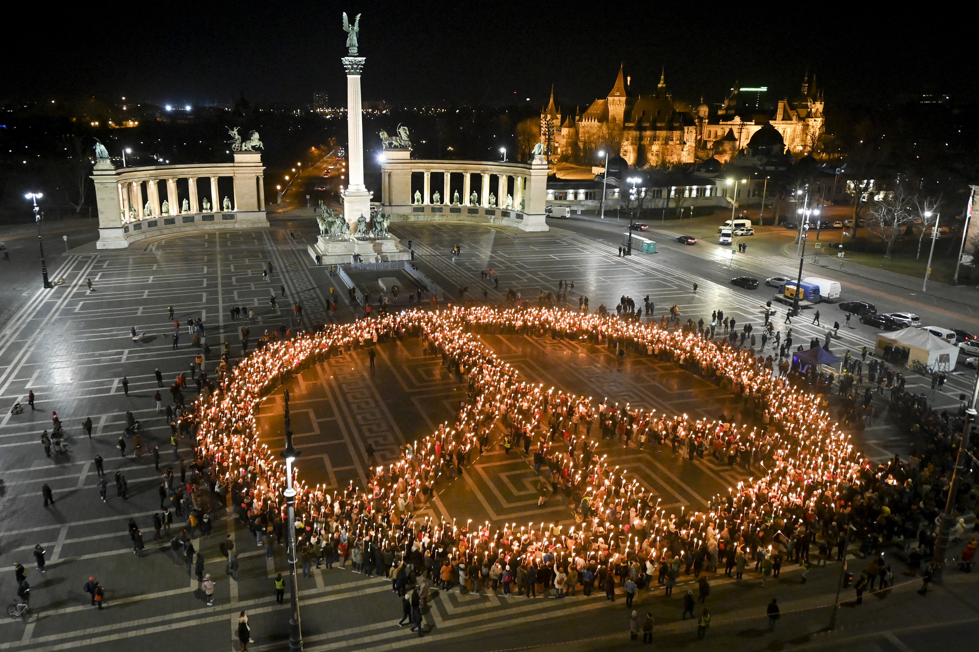 Fotó: AFP/Kisbenedek Attila A háború ellen Budapesten is demonstráltak a Hősök terén 2022. március 9-én