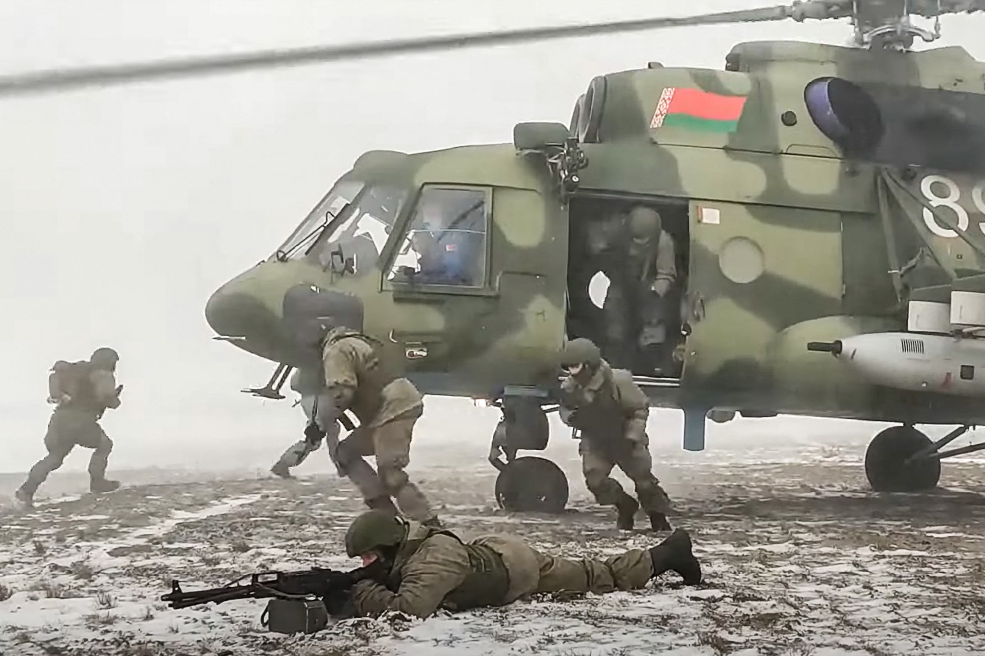 Fotó: AFP/Handout/Russian Defence Ministry Az orosz védelmi minisztérium által 2022. február 4-én közzétett képen fehérorosz katonák láthatóak az orosz és fehérorosz fegyveres erők közös gyakorlatán