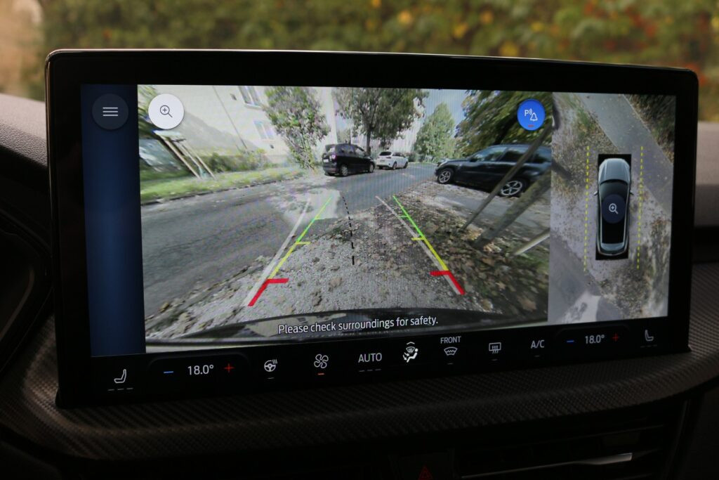 Fotó: SportVerda Ford Kuga tolatókamera