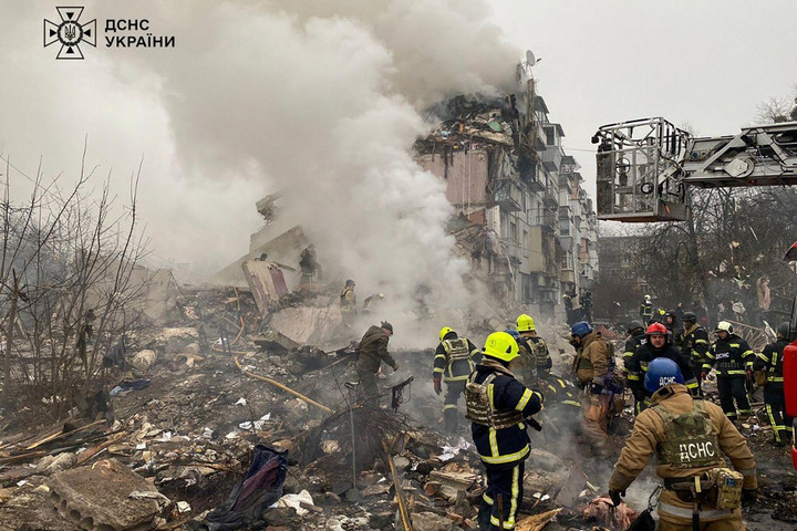 Fotó: AFP/Ukrainian Emergency Service Zelenszkij: Több segítségre van szükségünk!