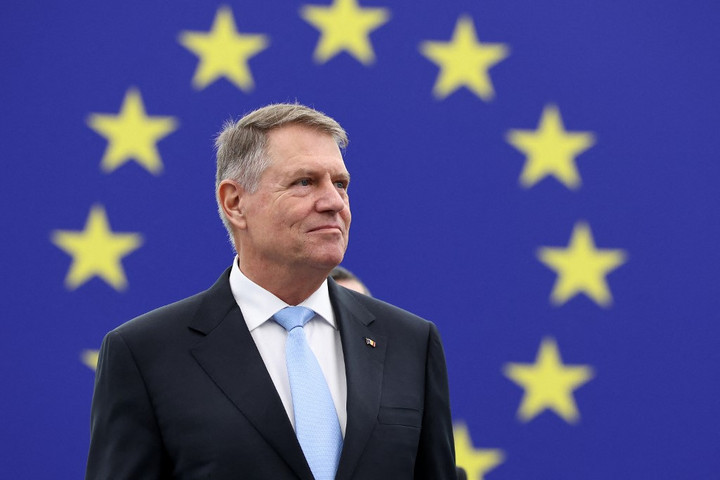 Fotó: AFP/Frederick Florin Tudomásul vette a román alkotmánybíróság Klaus Iohannis államfő lemondását