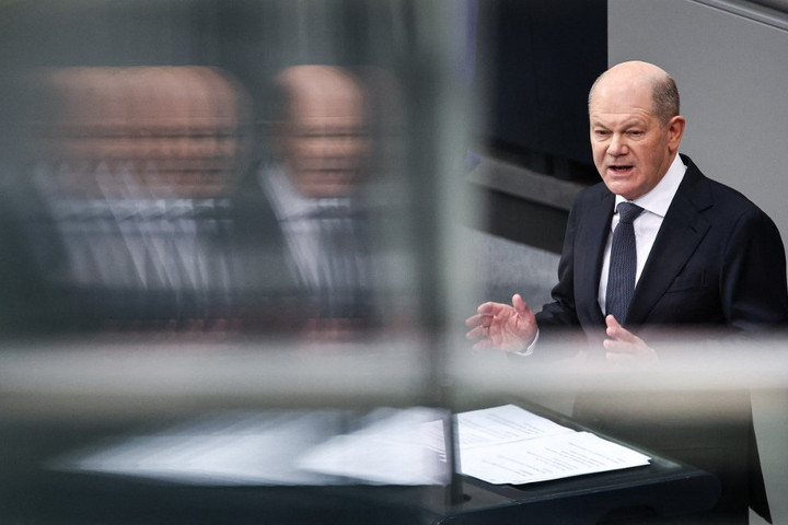 Tovább simogatja a migránsokat Olaf Scholz