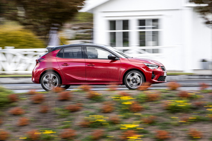 Tavaly a legtöbb női tulajdonos az Opel Corsáját kínálta eladásra