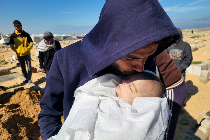 Fotó: Anadolu via AFP/Anadolu/Hani Alshaer Kihűlésben meghalt hat kisbaba