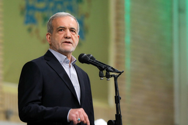 Fotó: Anadolu via AFP/Iranian Leader Press Office Megtorlással fenyegetett az iráni elnök