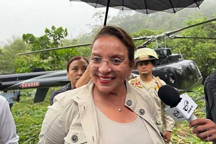 Fotó: AFP/Handout/Honduras' Presidency A dzsungelben landolt az elnök