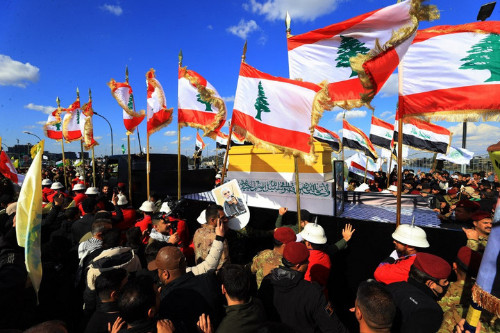 Fotó: AFP/Anadolu/Murtadha Al-Sudani Tízezrek gyászolták a Hezbollah néhai vezetőjét