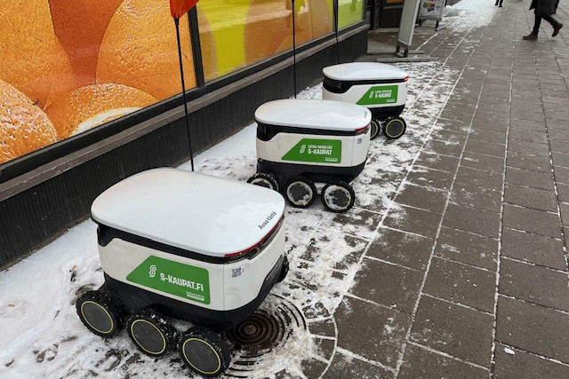 Száguldoznak a járdán a Starship robotjai