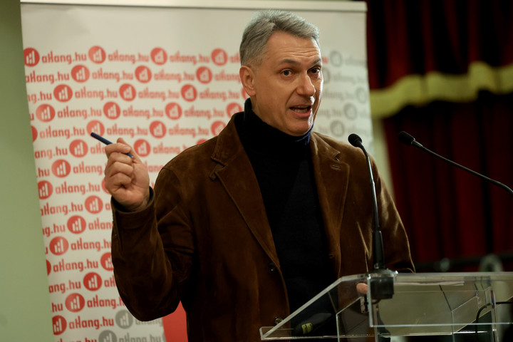 Lázár János: Október végéig ki kell javítani az M30-as autópálya megsérült szakaszát