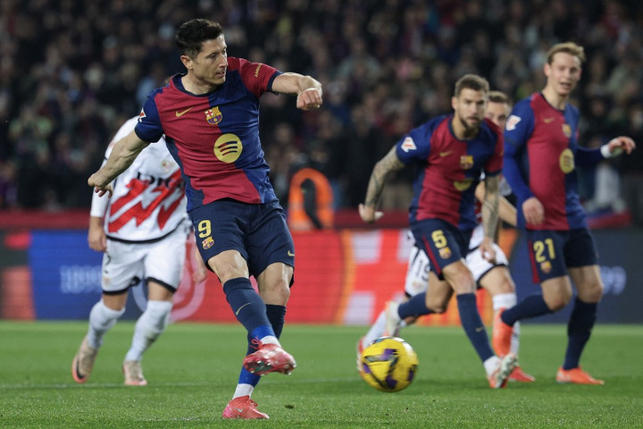 Tizenegyes: Lewandowski a La Liga élére lőtte a Barcelonát