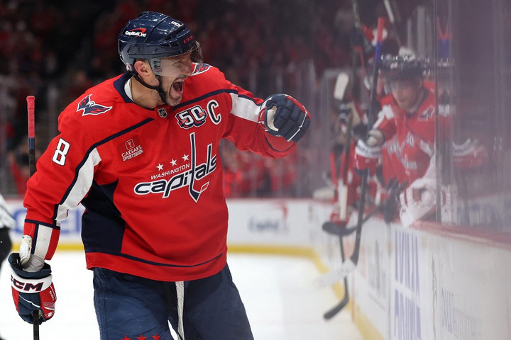 Fotó: Getty Images via AFP/Getty Images North America/Patrick Smith NHL: Ovecskin már csak 13 gólra Gretzky rekordjától