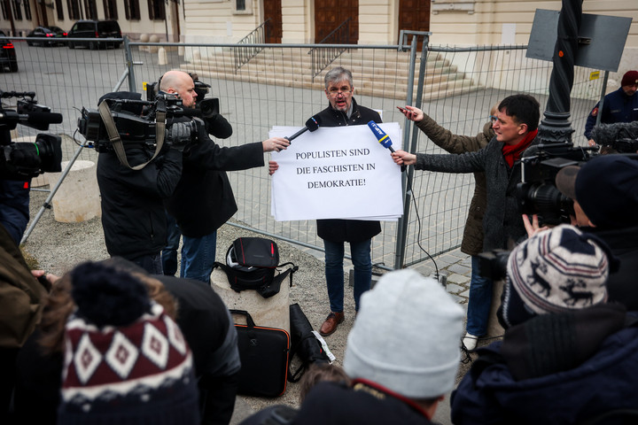 Hadházy pénzgyűjtése botránypolitizálásának egyik eszköze