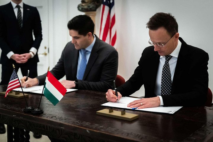 Fotó: Facebook/Szijjártó Péter Együttműködés az amerikai Voyager Technologies-zal
