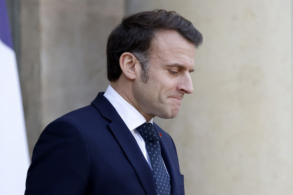 Medvegyev tanácsot adott Macronnak