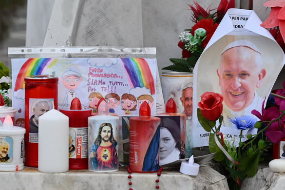 Vatikán: A pápa megkapta az Eucharisztiát