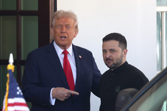 Trump vízipisztollyal lövi le Zelenszkijt egy kínai operában