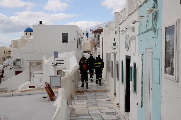 Dráma a nyaralóparadicsomban: Santorini szigetén több ezer földrengést észleltek