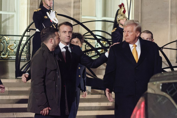 Macron megbeszéléseket folytatott Trumppal és Zelenszkijjel