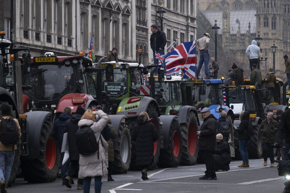 Tüntetnek a brit gazdák + VIDEÓ