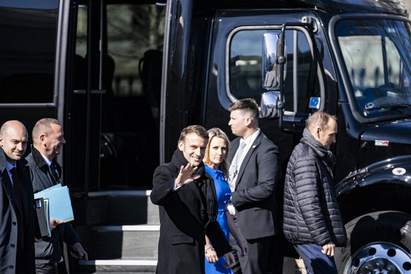Trump nem találkozott Macronnal, amikor autója megérkezett a Fehér Házba + VIDEÓ
