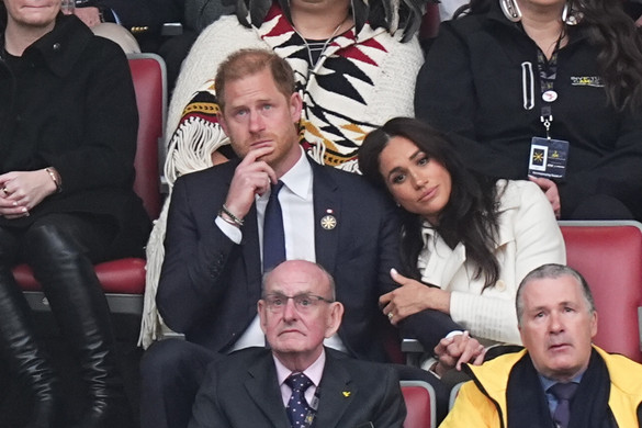 Meghan Markle szenvedélyes csókot adott Harry hercegnek