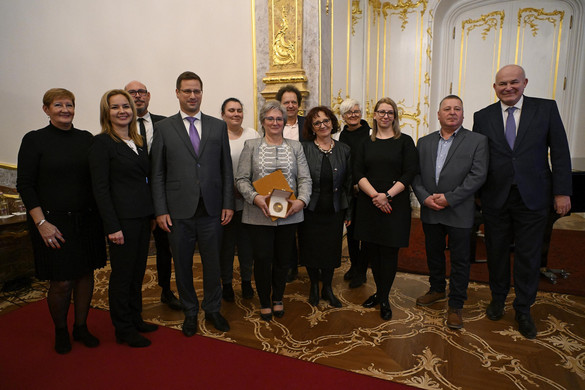 Gulyás Gergely: Civilek munkája nyomán halad előre az ország