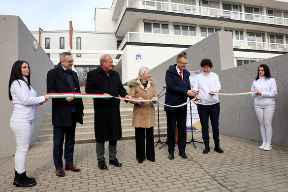 Csaknem száz kórház újult meg