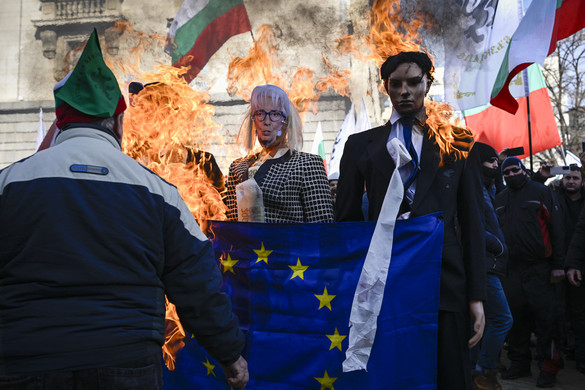 Molotov-koktélokkal dobálták meg az EU szófiai képviseletét