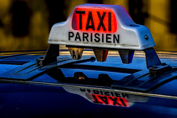 A párizsi körgyűrűn külön busz- és taxisávot alakítanak ki