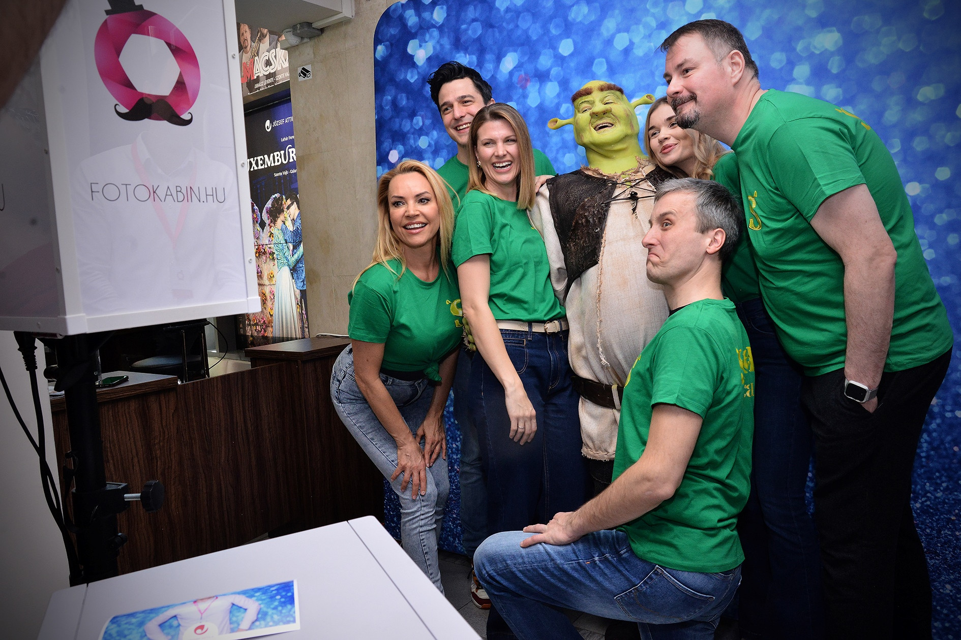 A Shrek és a musical előadói