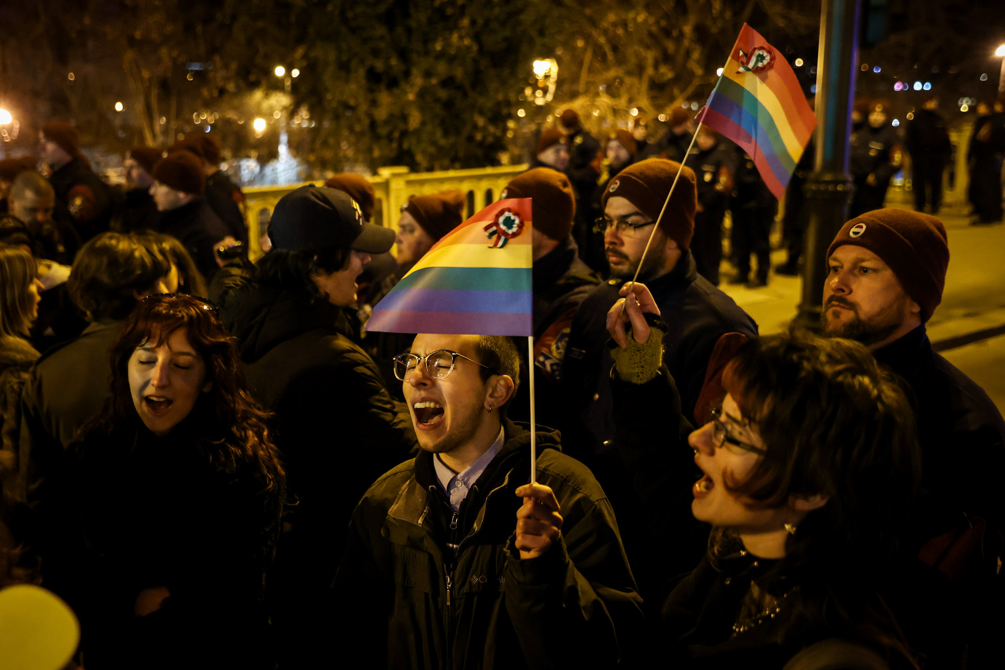 Fotó: MH/Török Péter Tüntetők gyülekeztek a Pride betiltása ellen a Margit hídnál