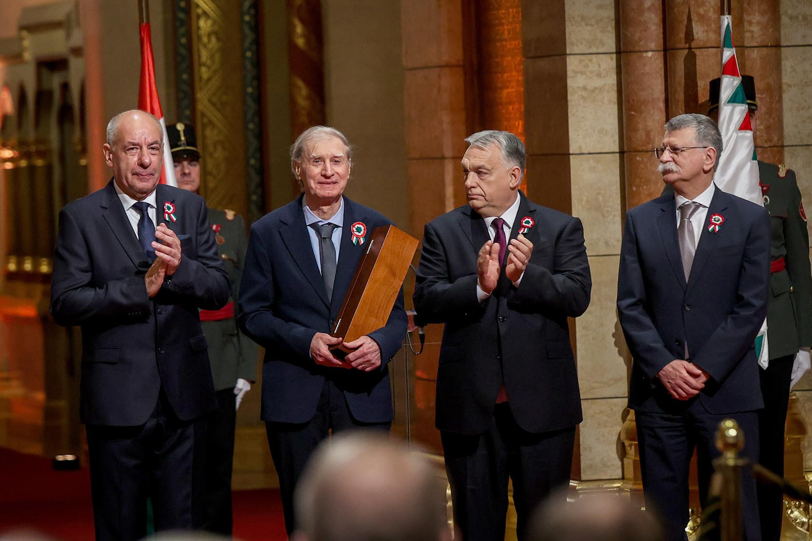 Benkő Imre (2. b) fotográfus átvette a Kossuth-díjat