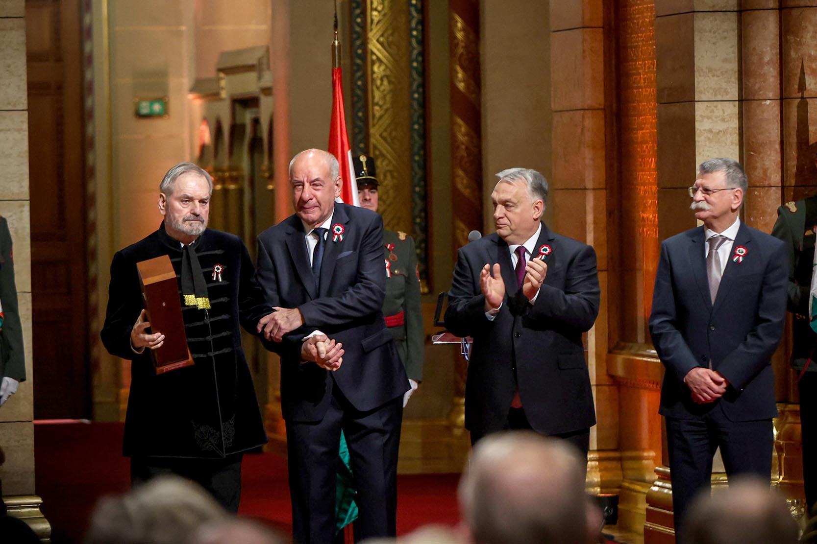Döbrentei Kornél (b) költő és író átvette a Kossuth-díjat
