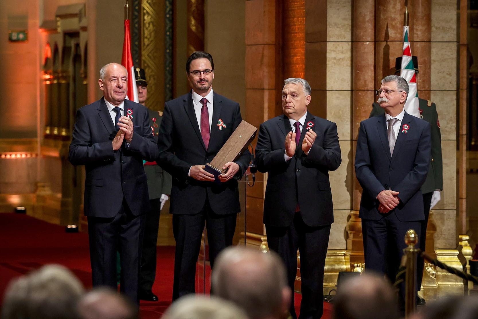 Domokos Péter fizikus, az MTA rendes tagja a március 15-i nemzeti ünnep alkalmából vehette át a Széchenyi-díjat