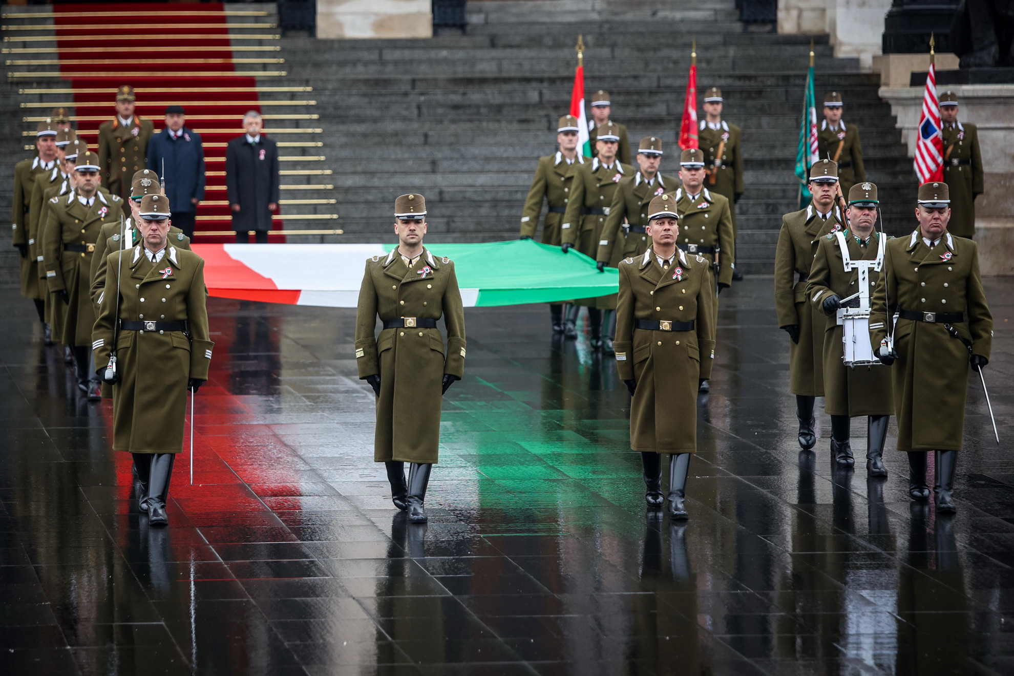 Ünnepélyes zászlófelvonás a Kossuth téren 2025. március 15-én