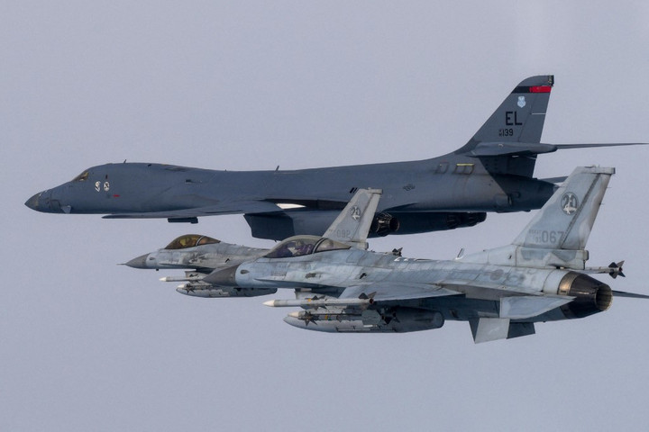 Fotó: AFP/South Korean Defence Ministry/Handout Tévedésből lebombáztak egy települést