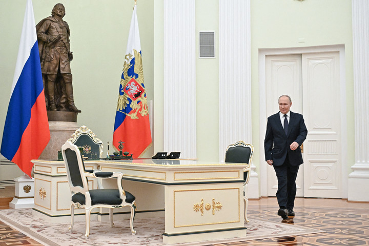 Fotó: AFP/Pool/Sergei Bobylyov Mit lép most Putyin?