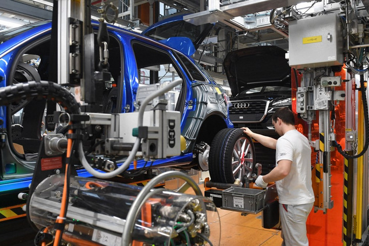 Az Audi 7500 munkahelyet szüntet meg