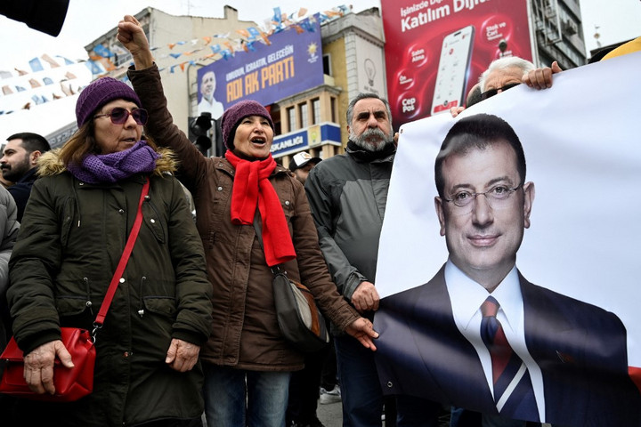 Börtönben marad Erdogan legfőbb ellenlábasa