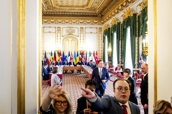 Fotó: AFP/ANP/ANP Mag/Robin van Lonkhuijsen A londoni csúcs résztvevői „az erő által biztosított békét” akarnak