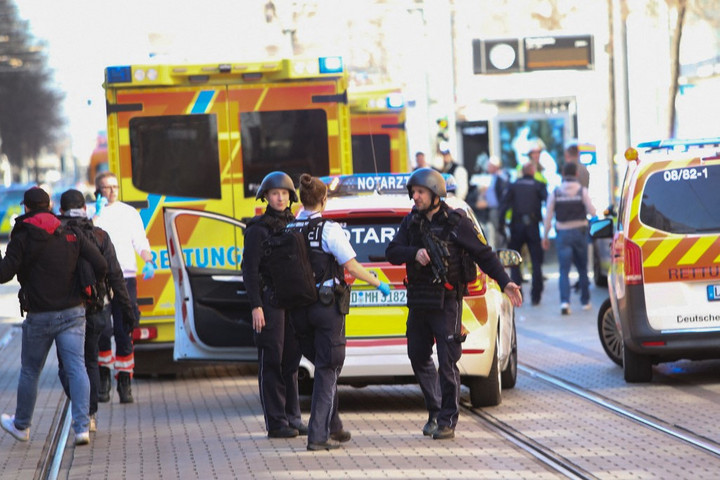 Fotó: dpa Picture-Alliance via AFP/Dieter Leder Autó hajtott a tömegbe Mannheimben