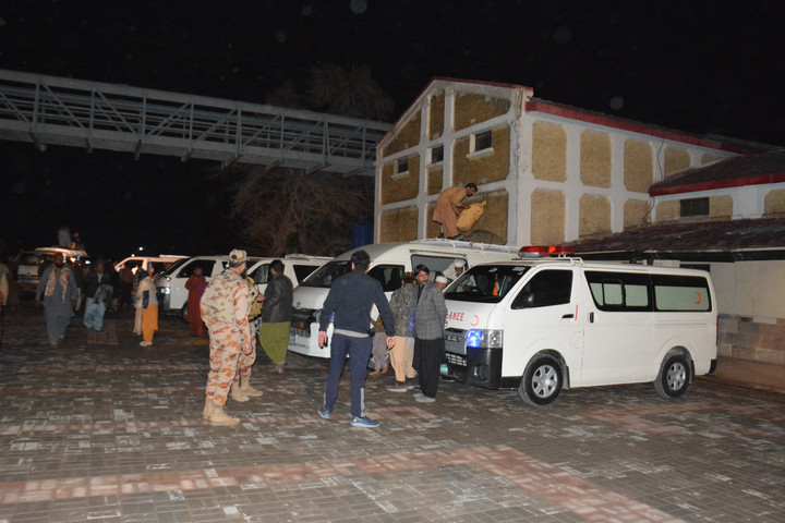Fotó: Anadolu via AFP/Mazhar Chandio Pakisztánban többen meghaltak egy öngyilkos merényletben