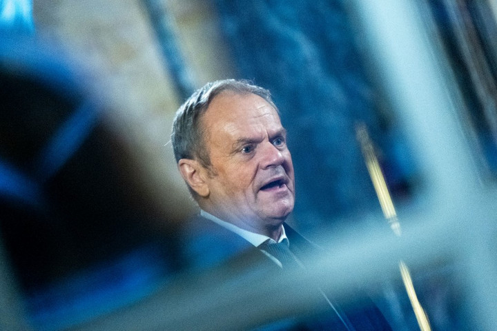 Tusk: A békét nem Ukrajna megadása garantálja