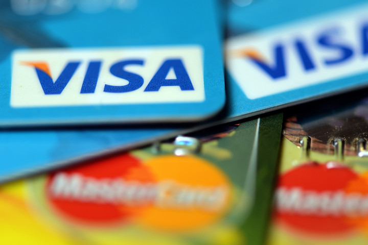 Káosz Ukrajnában: nem működnek a Visa és Mastercard bankkártyák