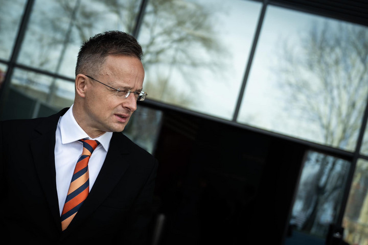 Fotó: Facebook/Szijjártó Péter A Mercedes magyarországi gyártókapacitása a duplájára nő